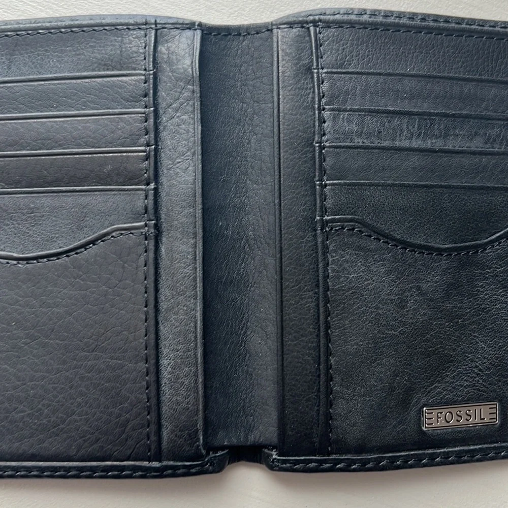 Men’s Fossil Leather Wallet - Picture 7 of 10
